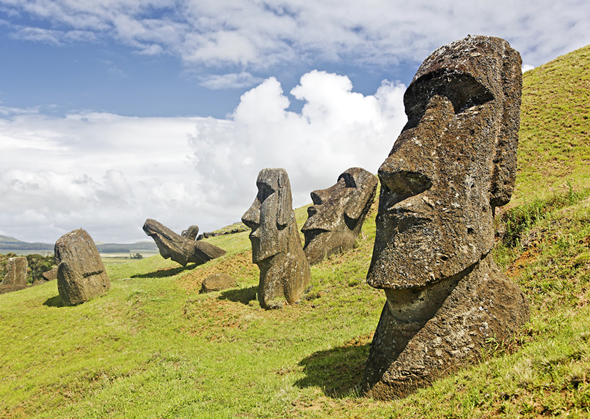 Easter Island / iStock / tankbmb