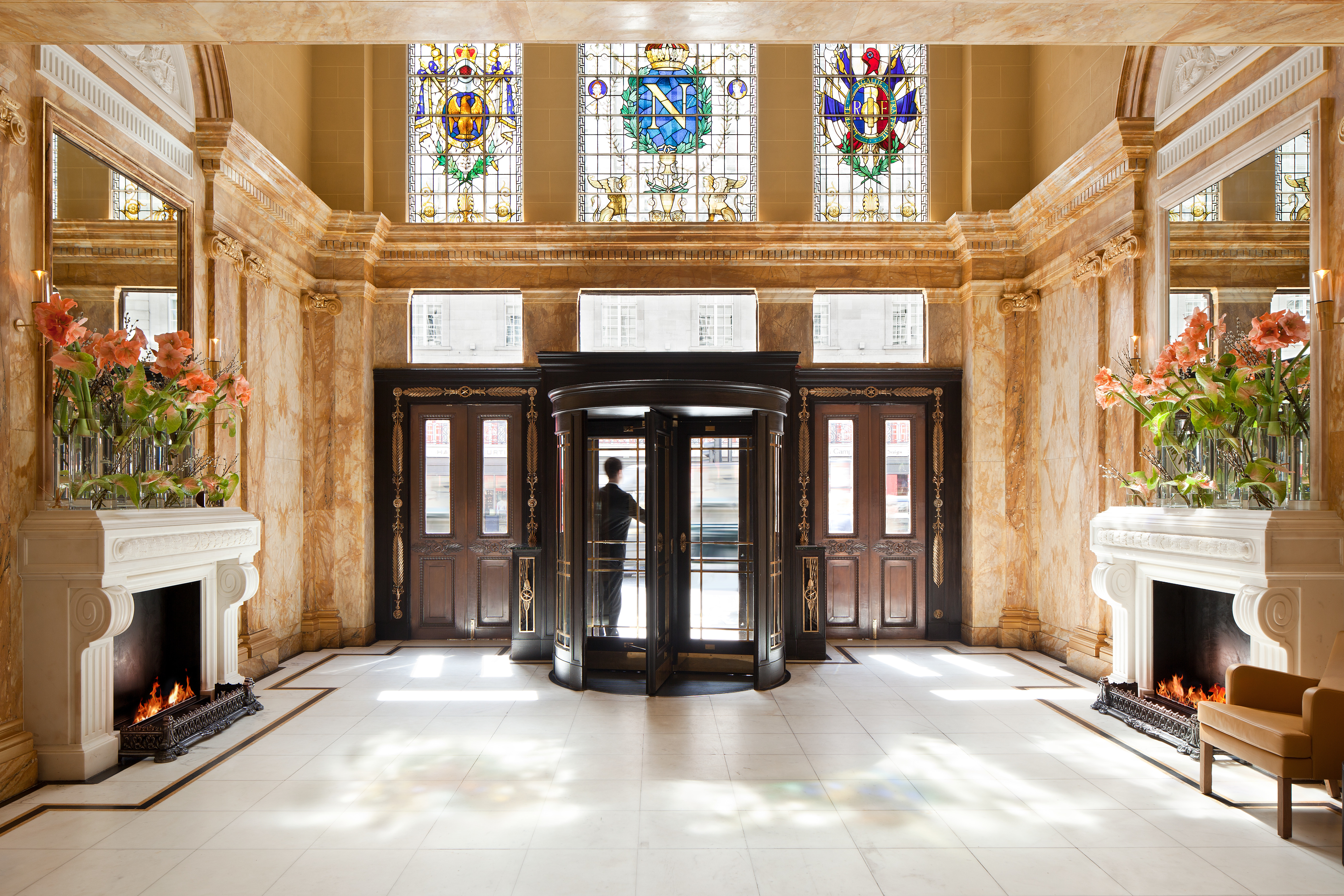 A Concierge at a Historic Haunt Frequented by Oscar Wilde, Winston Churchill, and David Bowie Reveals His Top Tips for an Ideal London Stay